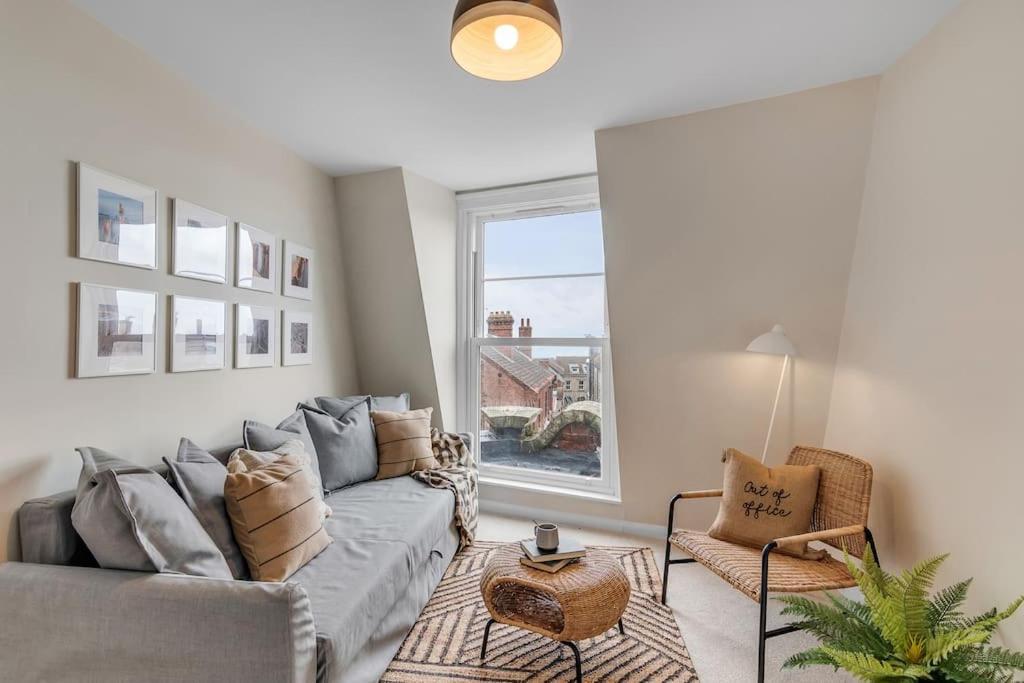 1-Bed Seaside Apartment With Parking 크로머 외부 사진