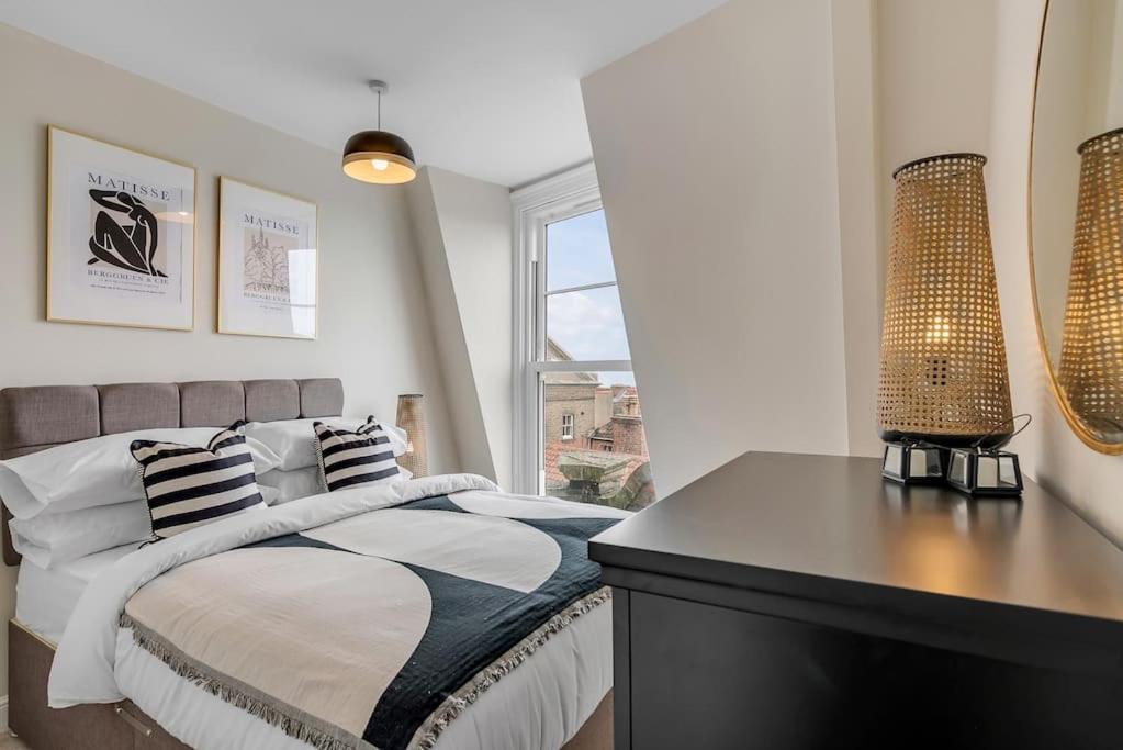 1-Bed Seaside Apartment With Parking 크로머 외부 사진