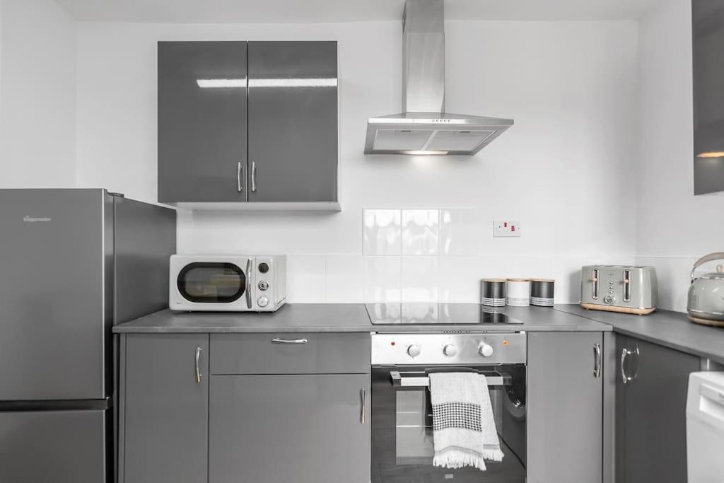 1-Bed Seaside Apartment With Parking 크로머 외부 사진