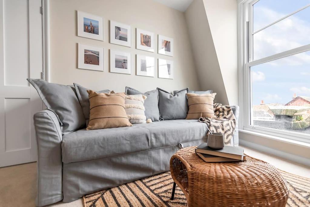 1-Bed Seaside Apartment With Parking 크로머 외부 사진