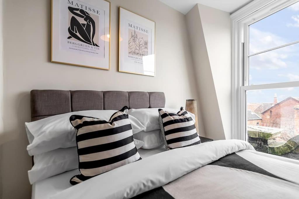 1-Bed Seaside Apartment With Parking 크로머 외부 사진